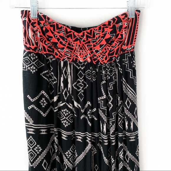 Billabong Dresses & Skirts - Billabong Black, White,&Pink Aztec Strapless Dress